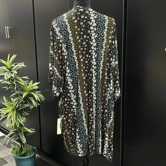 Cyrus Kimono,Duster,coverup,lightweight sheer Daisy pattern, multiwear - Picture 5 of 11